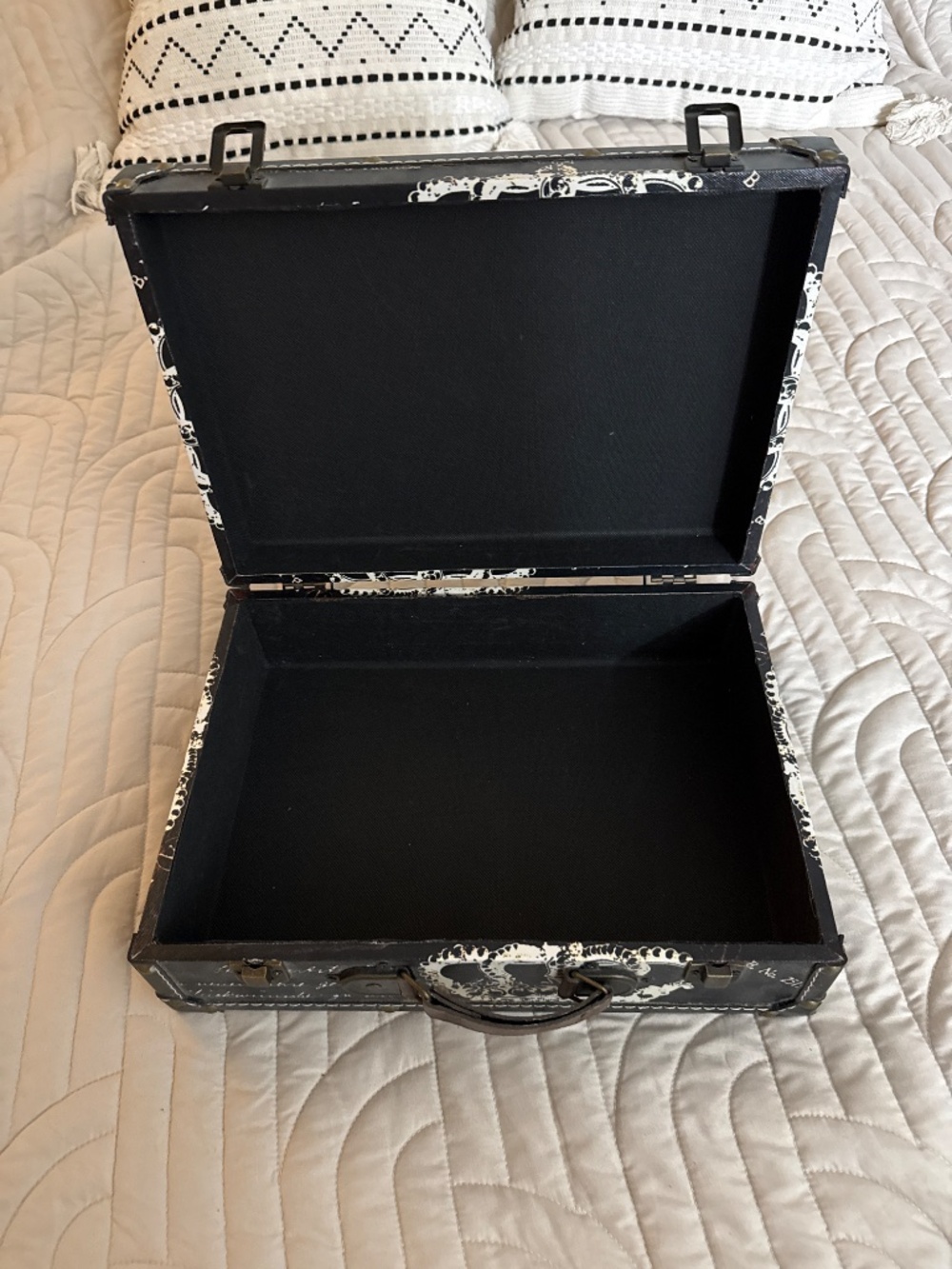 Suitcase decor/storage - Picture 4 of 4